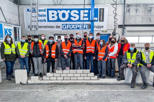 12021 10 12 u 15 Exkursion Kalksandsteinwerk in Boesel BGT11 Bau mit Maske5